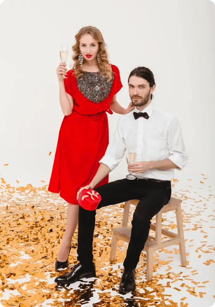 couples d'amis devant un photomaton